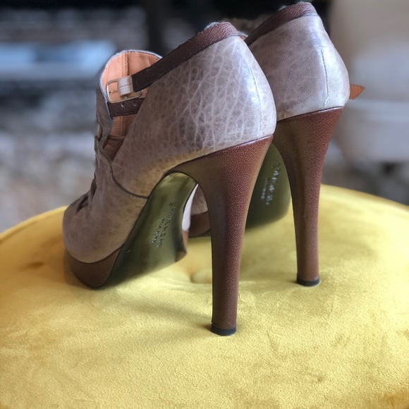 Givenchy Brown Leather Pumps - Picture 2 of 7